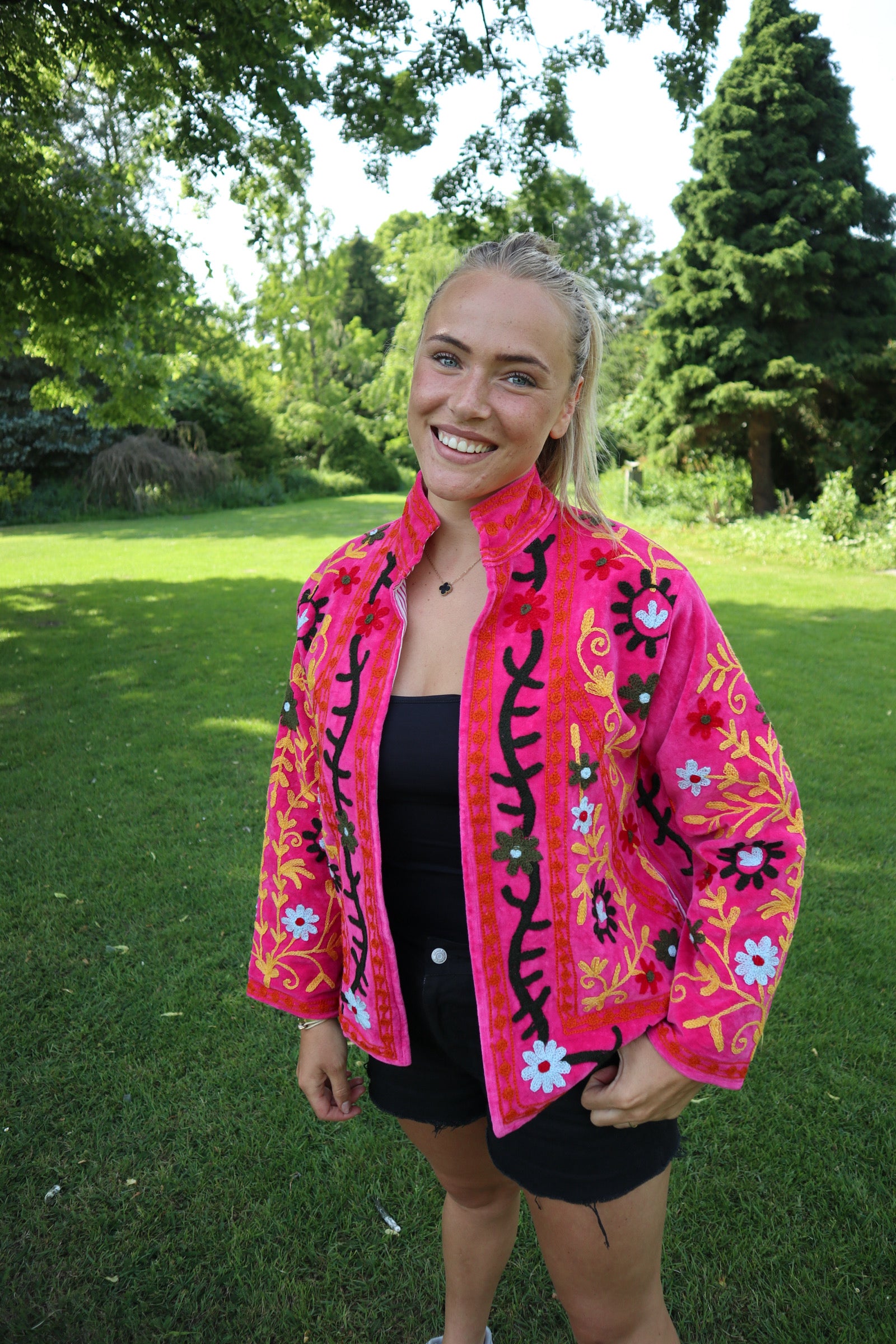 Roze Velvet Geborduurde Jas
