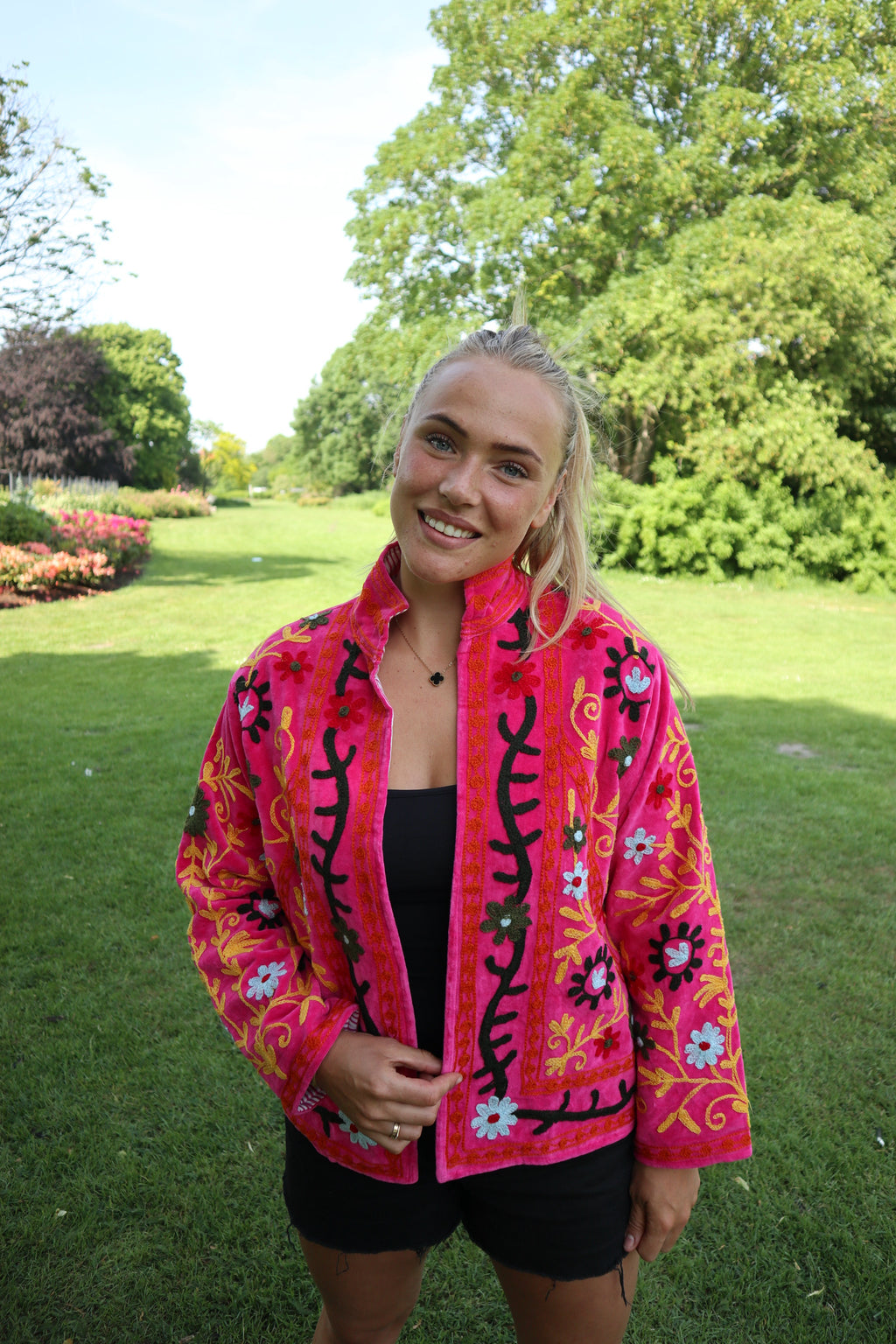 Roze Velvet Geborduurde Jas