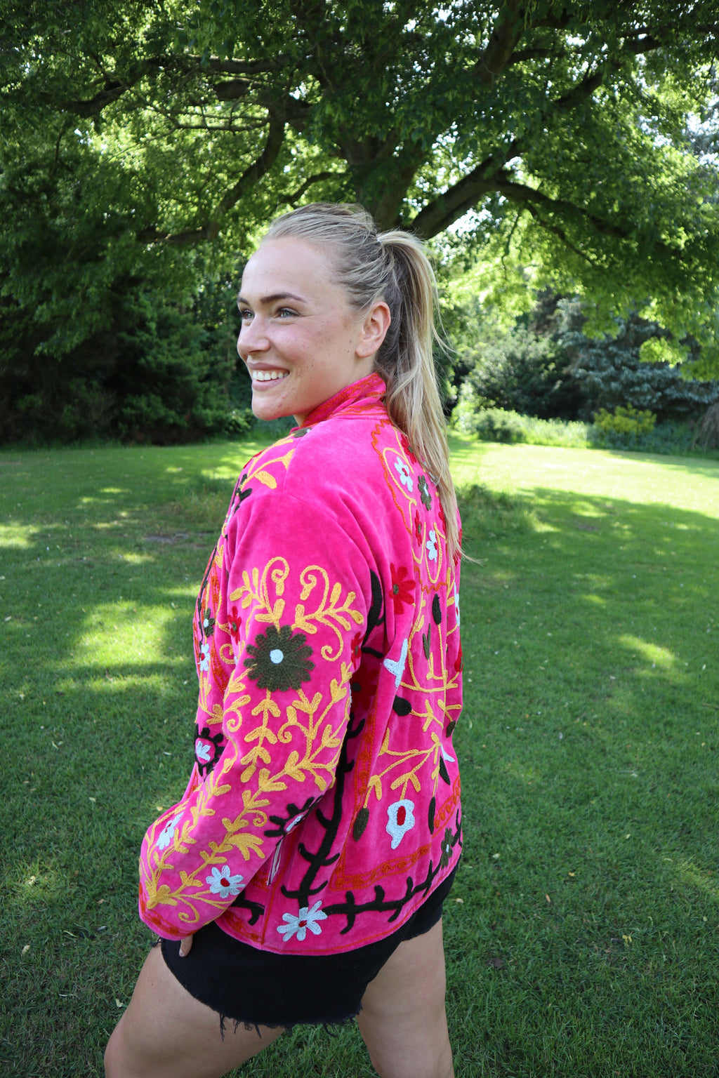 Roze Velvet Geborduurde Jas