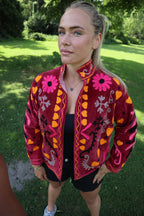Rode Velvet Geborduurde Jas