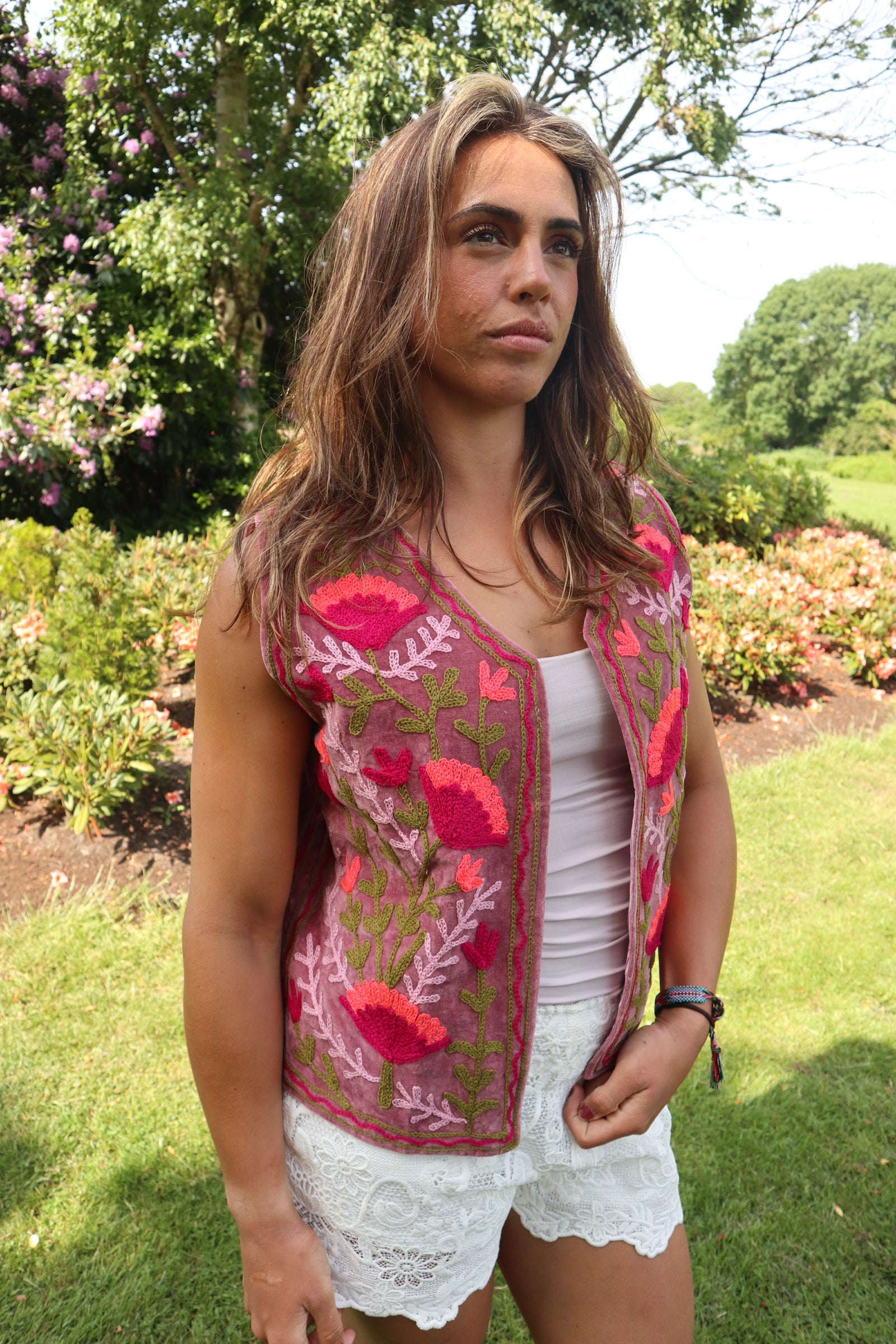 Beige Velvet Geborduurd Gilet