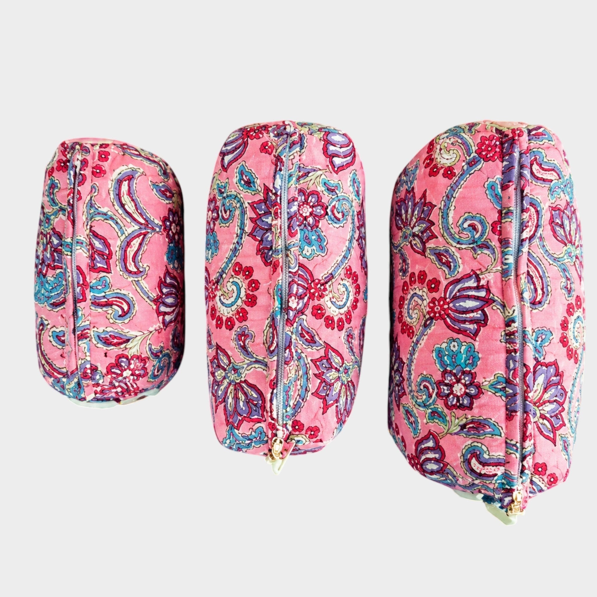 BUÍS STUDIO set of 3 quilted makeup bags in pink with paisley print. Various sizes for organization.
